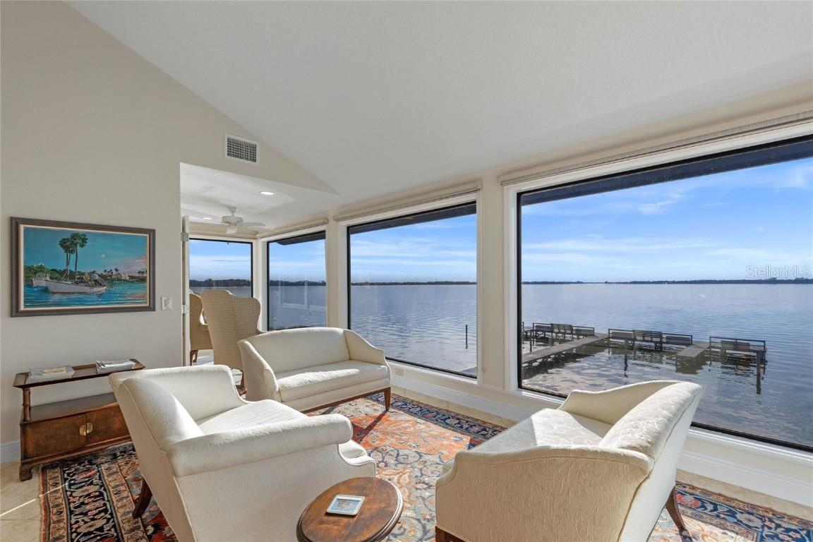 343 N Mcdonald St. #203, Mount Dora, FL 32757