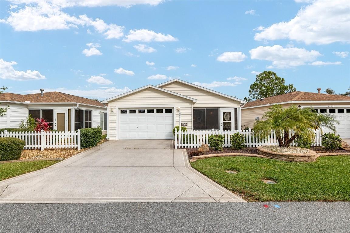 2277 Whisper St., The Villages, FL 32162