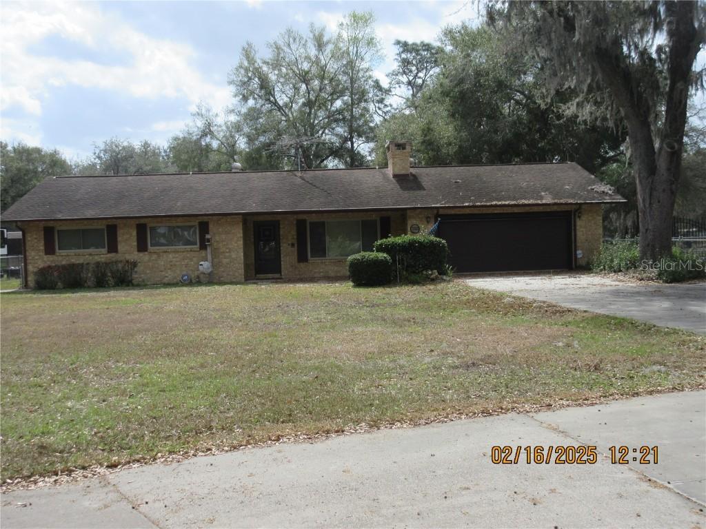 2416 Spring Lake Rd., Fruitland Park, FL 34731