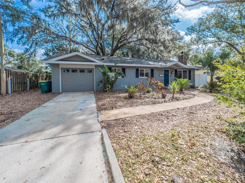 618 N Grandview St., Mount Dora, FL 32757