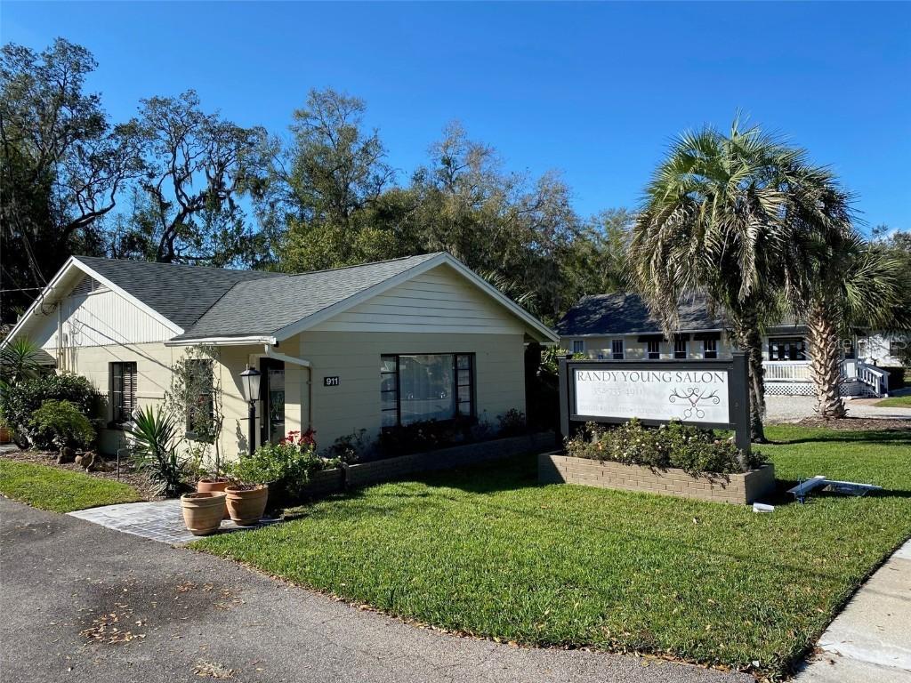 911 N Donnelly St., Mount Dora, FL 32757