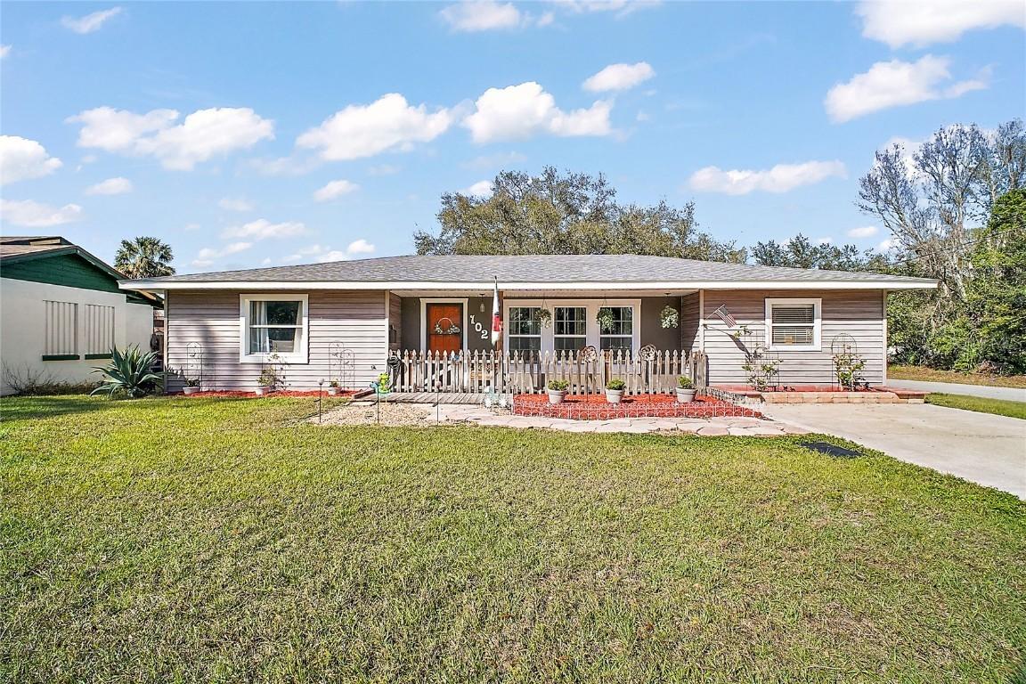102 Palm Way, Tavares, FL 32778