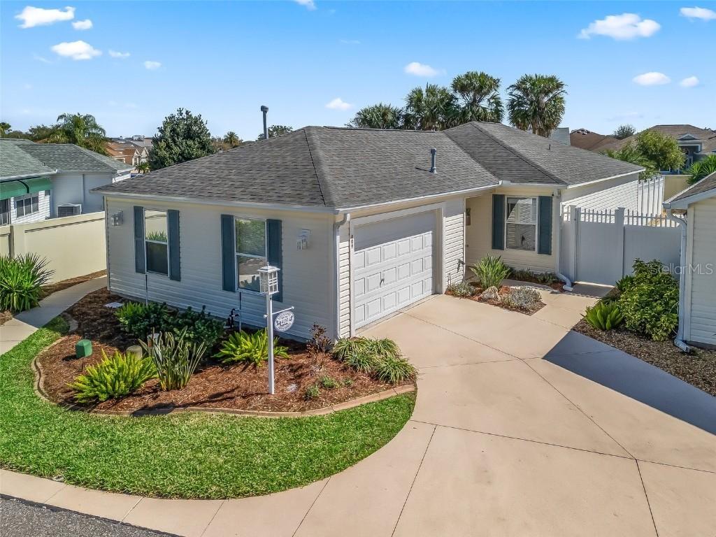 409 Valverda Dr., The Villages, FL 32162