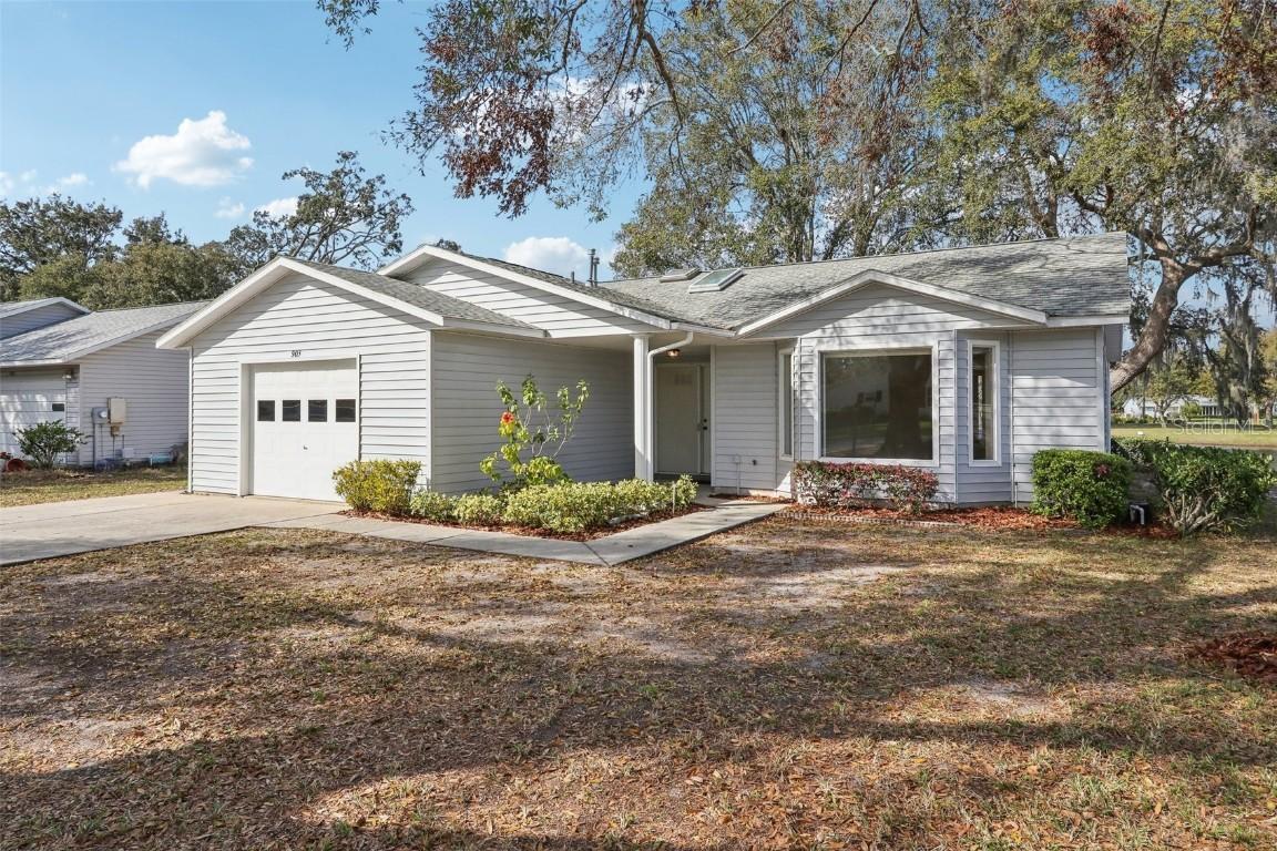 903 Dundee Cir., Leesburg, FL 34788