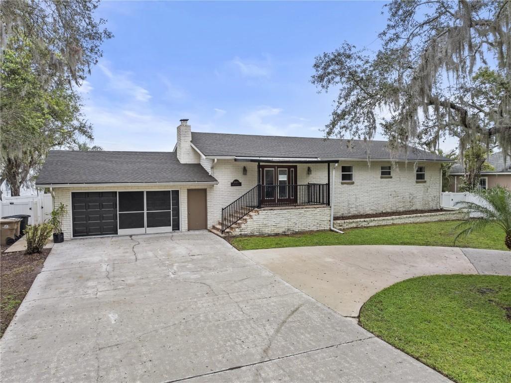 31400 Saunders Dr., Tavares, FL 32778