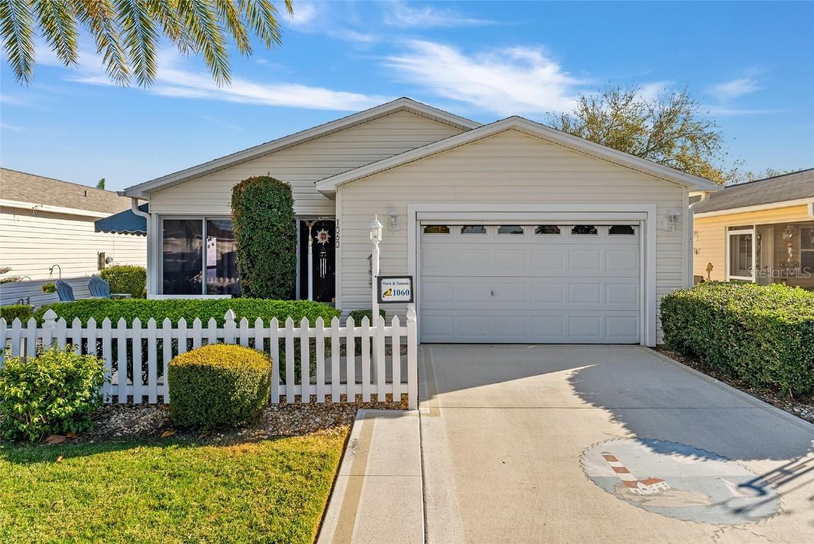 1060 Pinewood Pl., The Villages, FL 32162
