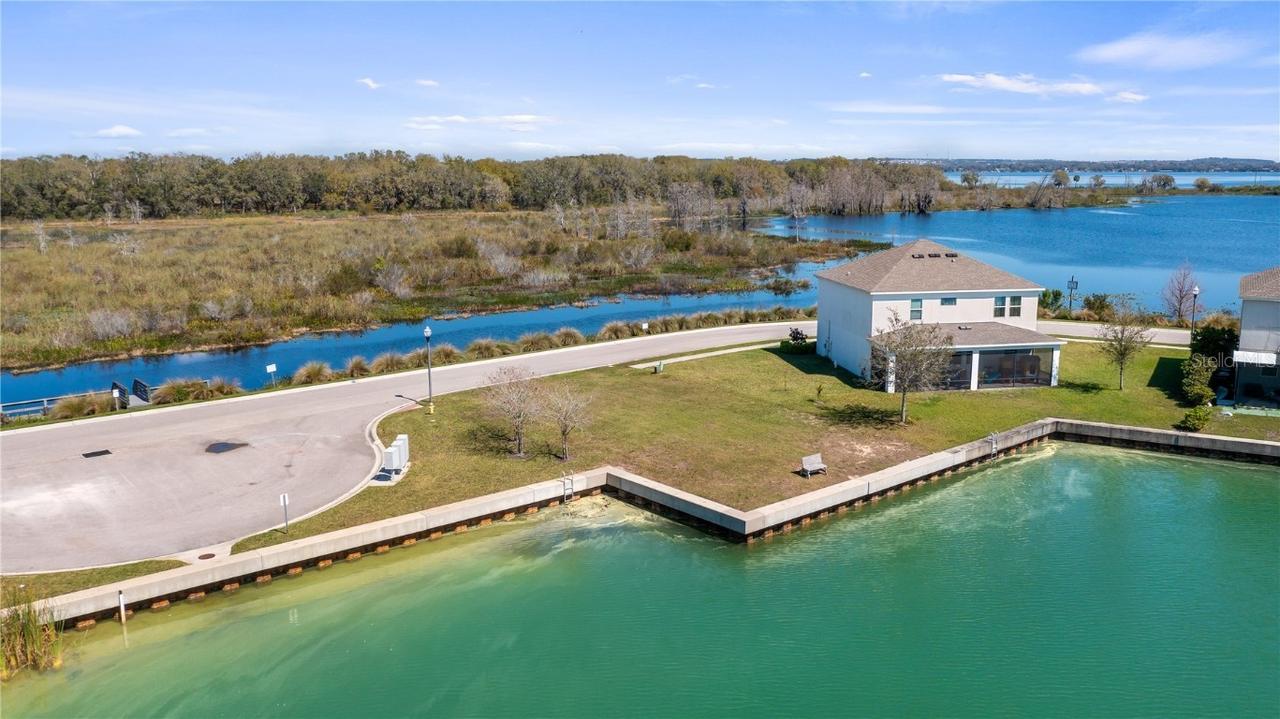 503 Blue Cypress Dr., Groveland, FL 34736