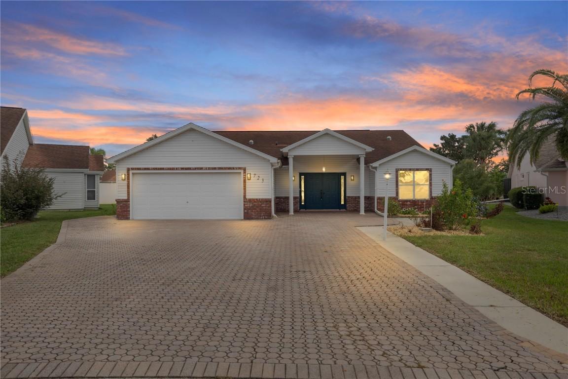 723 Palma Dr., Lady Lake, FL 32159
