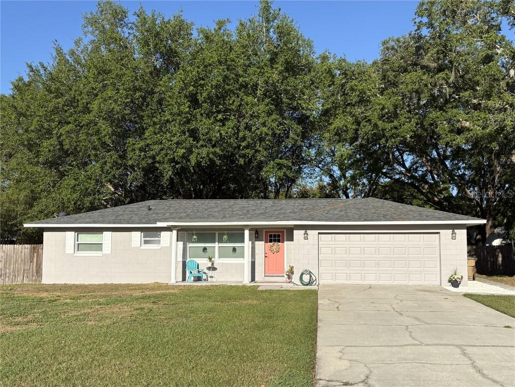 2416 Briarwood Ln., Eustis, FL 32726