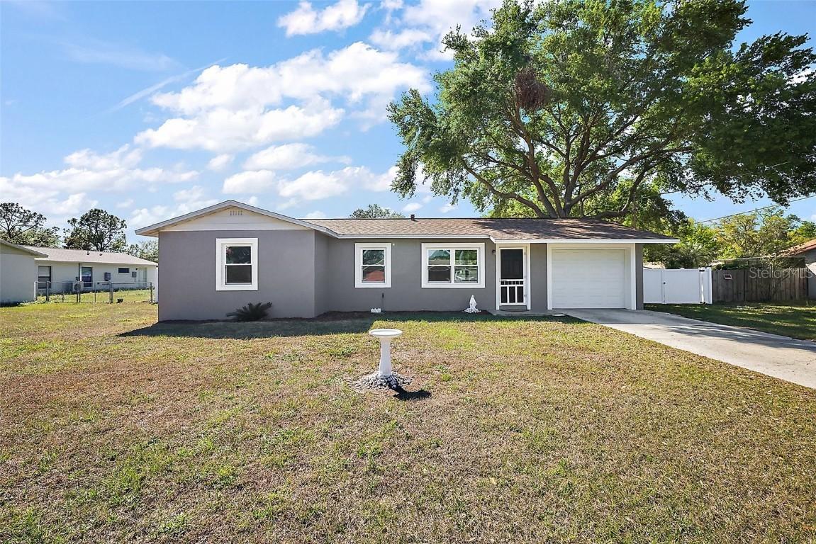 900 Maple Ave., Fruitland Park, FL 34731