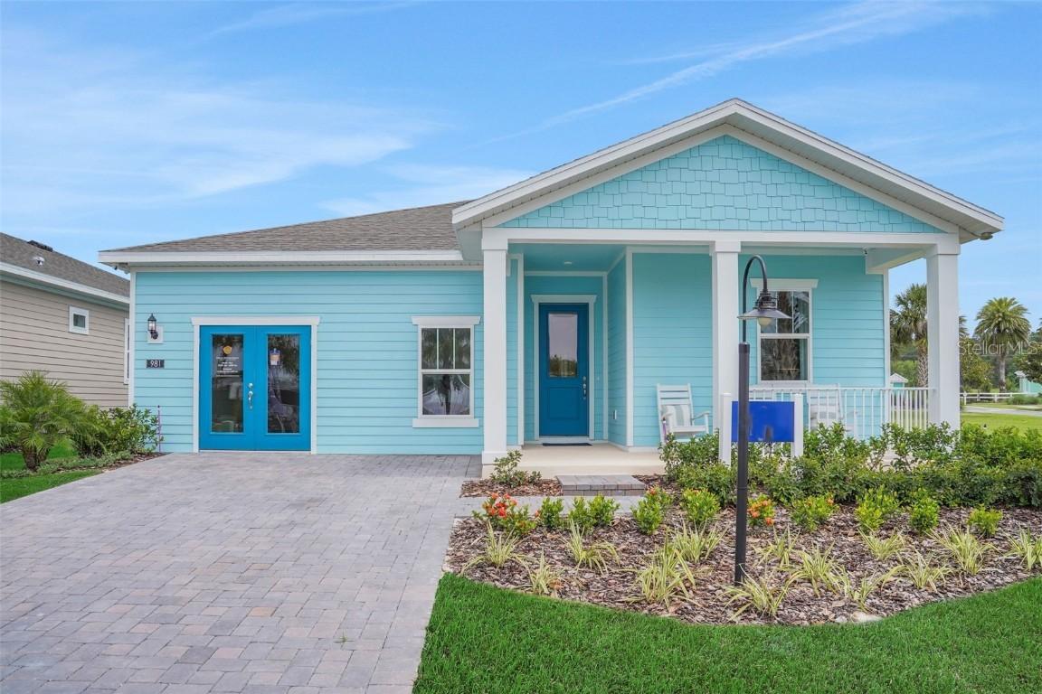 987 Fiesta Key Cir., Lady Lake, FL 32159