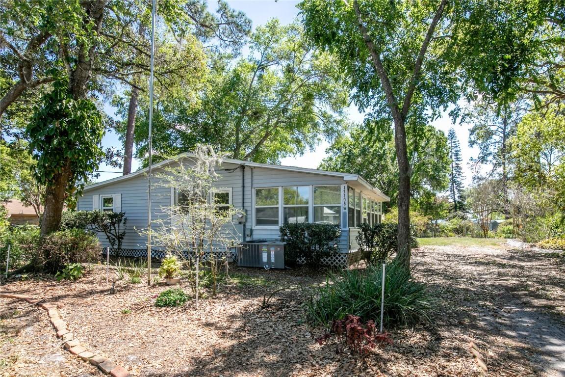 17108 Pine Ridge Dr., Umatilla, FL 32784