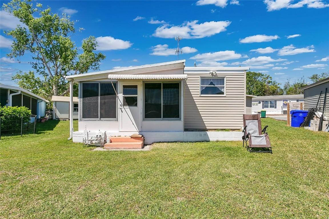 1405 Westland Dr., Tavares, FL 32778