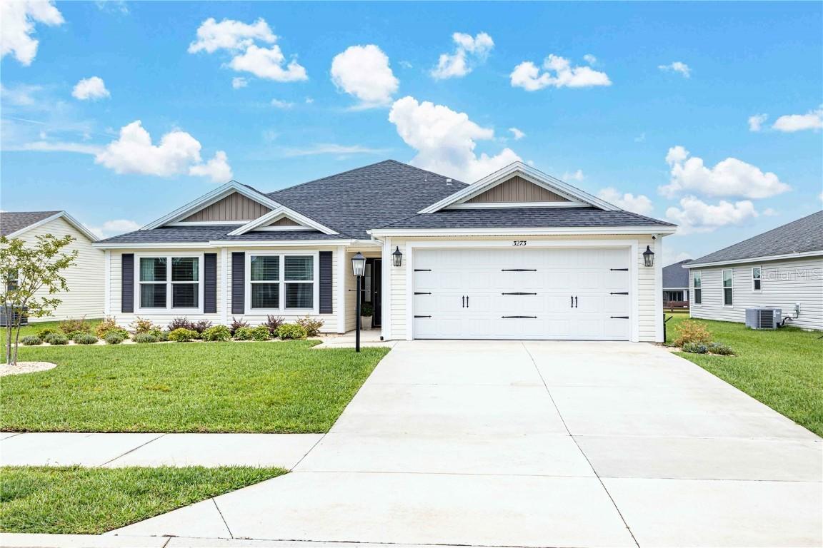 3273 Dzuro Dr., Oxford, FL 34484