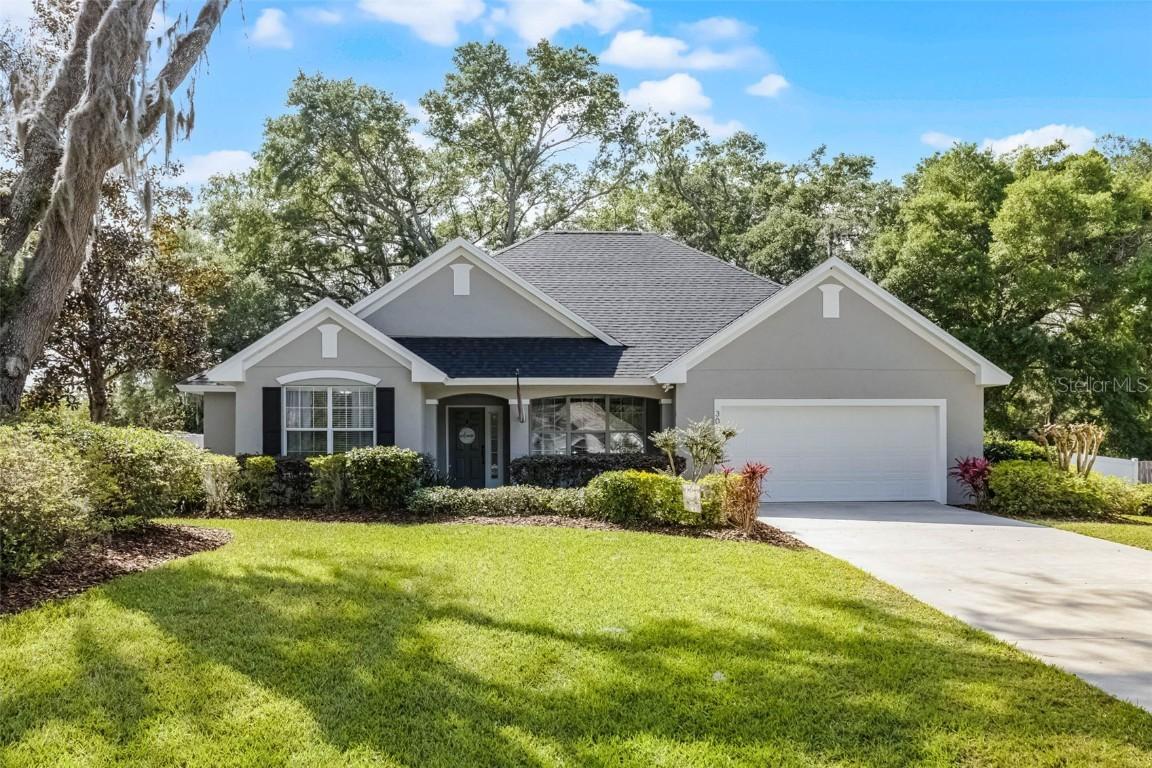 301 Brookstone Ln., Fruitland Park, FL 34731