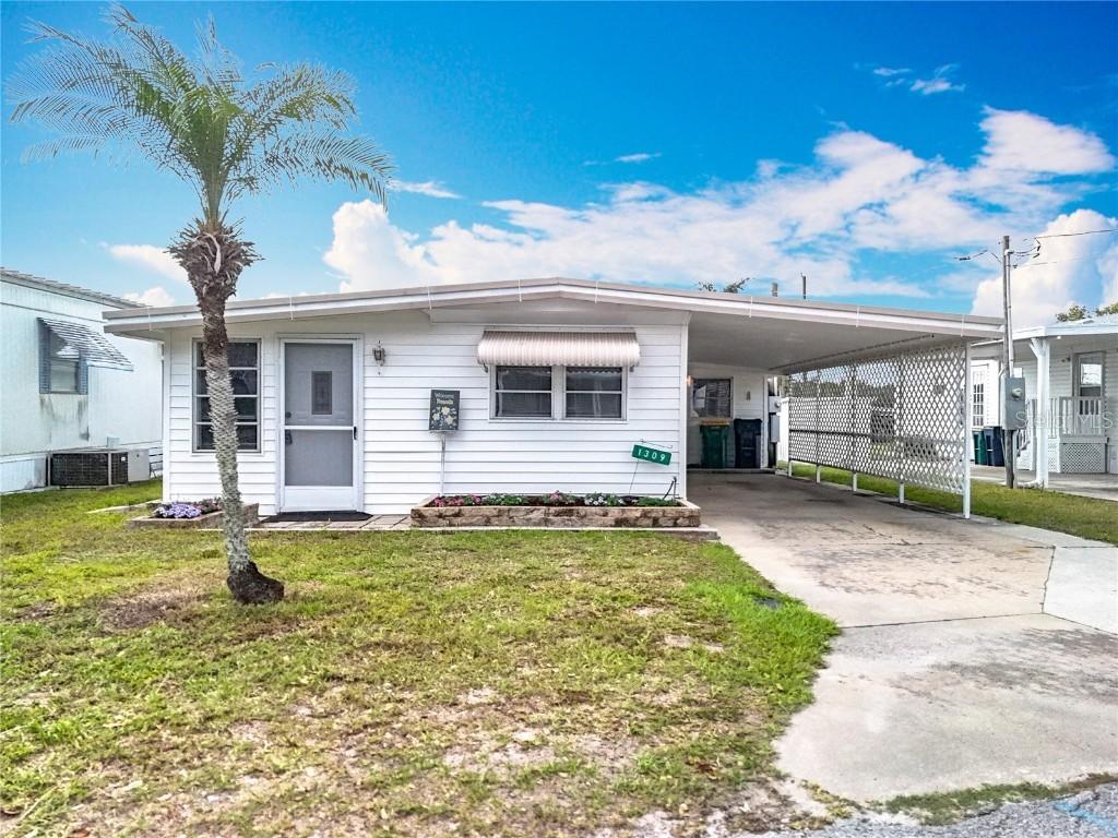 1309 Westland Dr., Tavares, FL 32778
