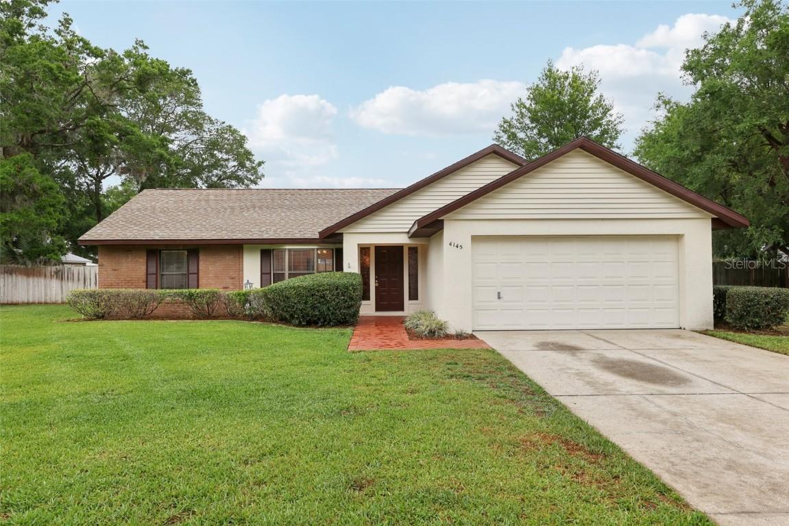 4145 Dora Wood Dr., Mount Dora, FL 32757