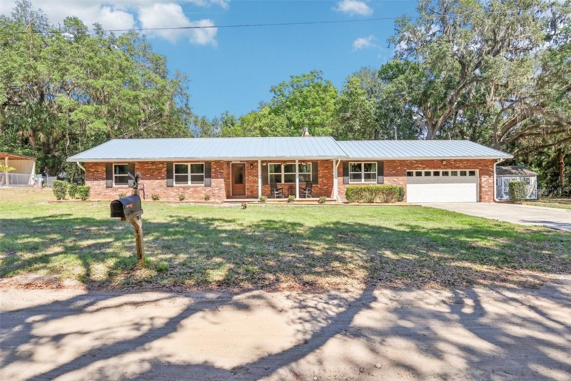 42116 E Lakeview Dr., Altoona, FL 32702