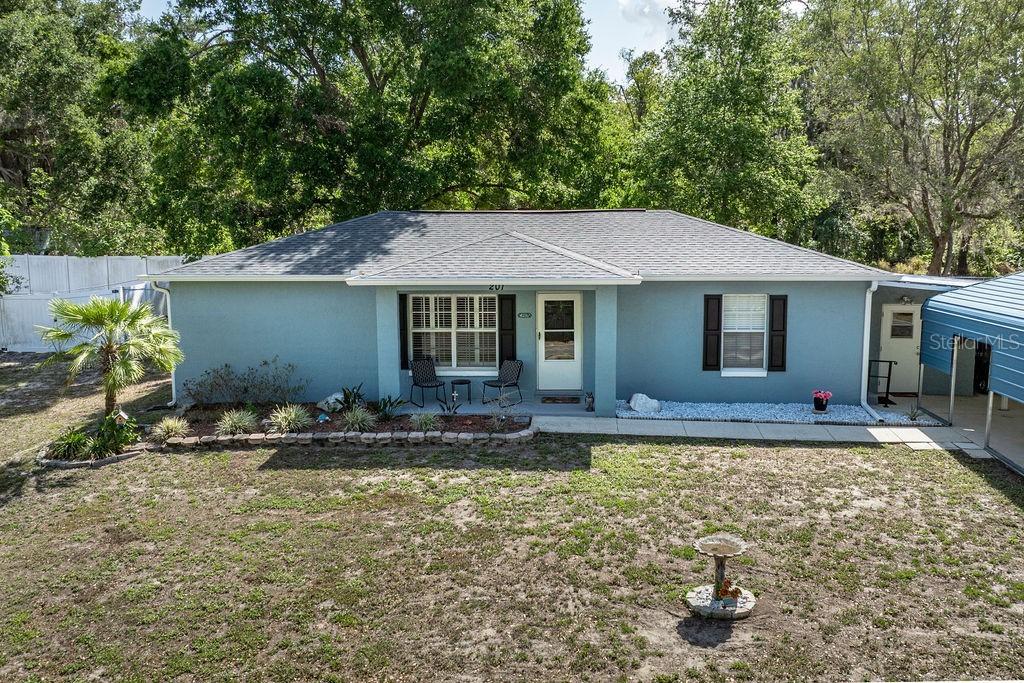 201 W Mirror Lake Dr., Fruitland Park, FL 34731