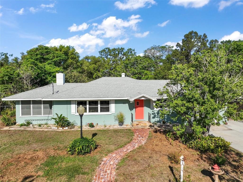 1313 Crestview Dr., Mount Dora, FL 32757