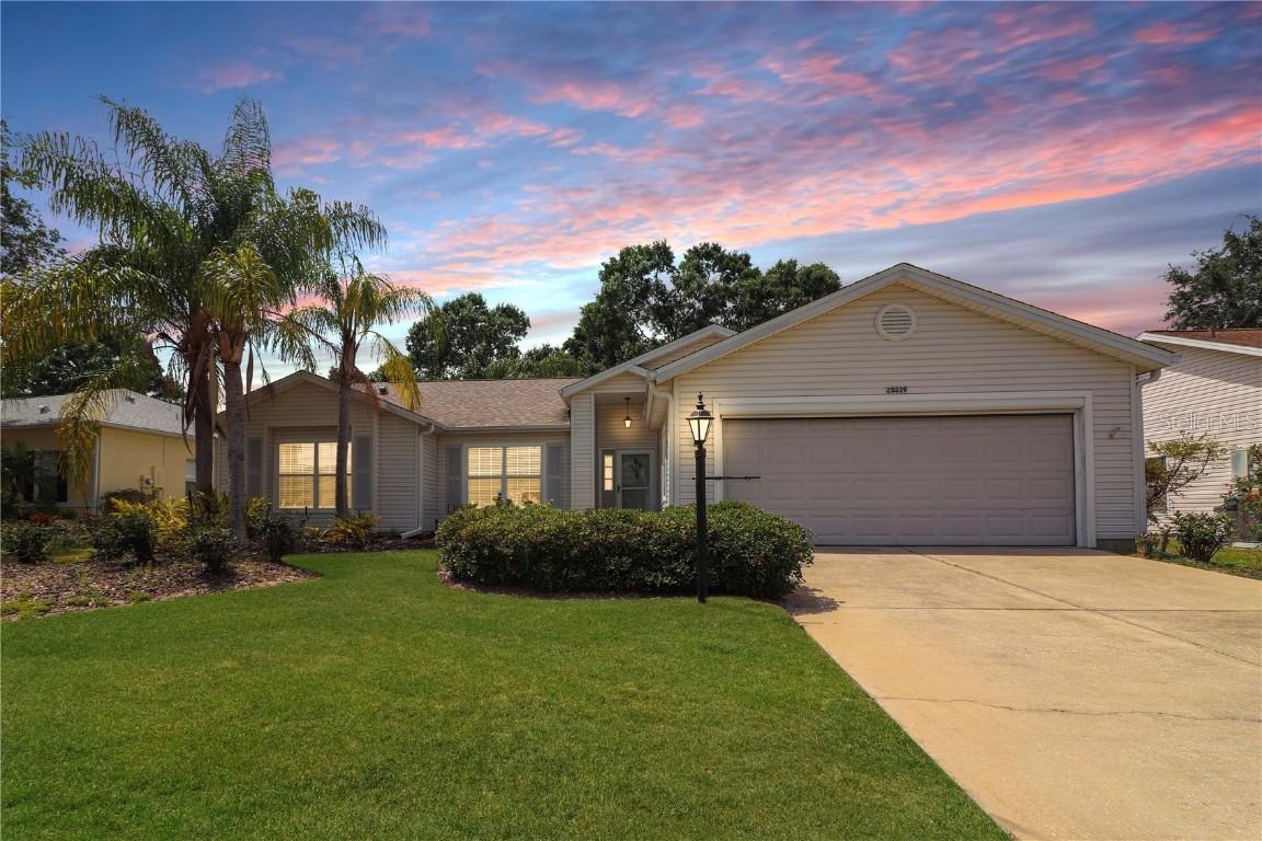 25339 Crestwater Dr., Leesburg, FL 34748