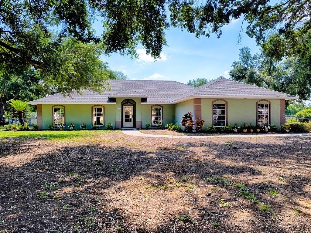 410 Oak View Dr., Tavares, FL 32778