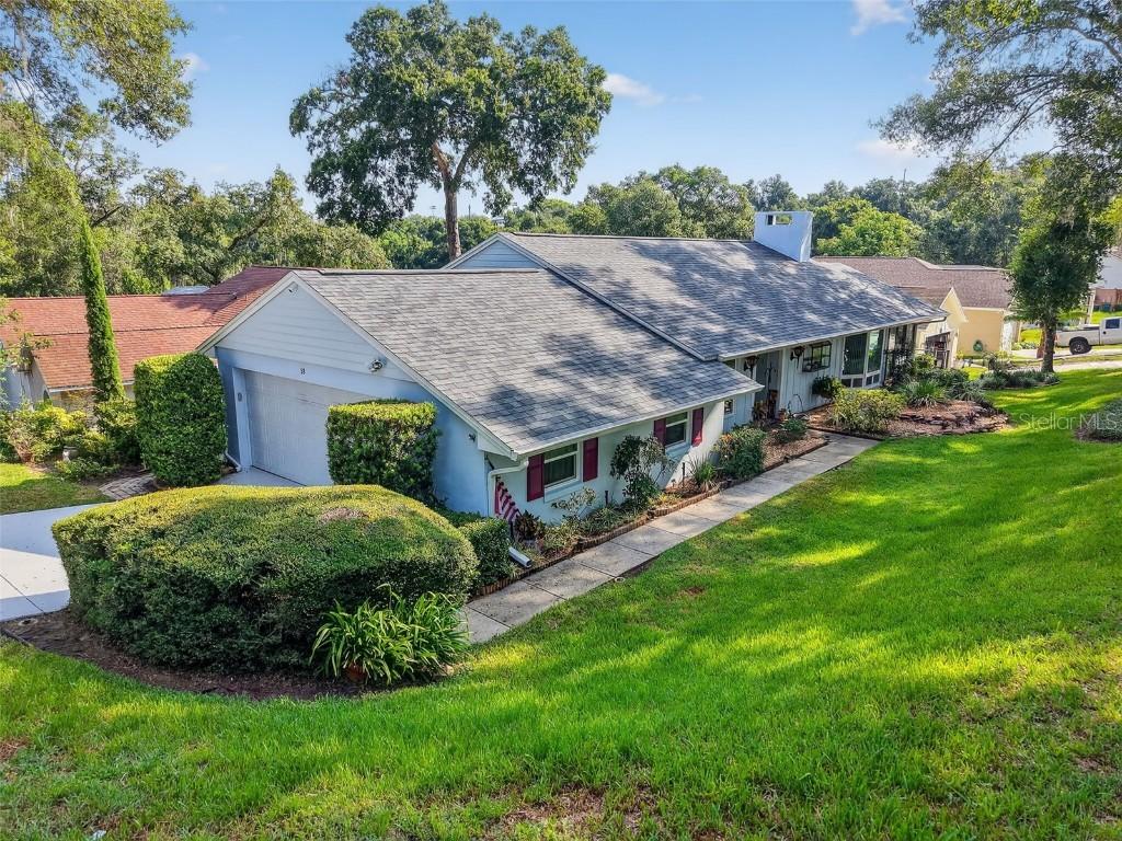 58 Townhill Dr., Eustis, FL 32726