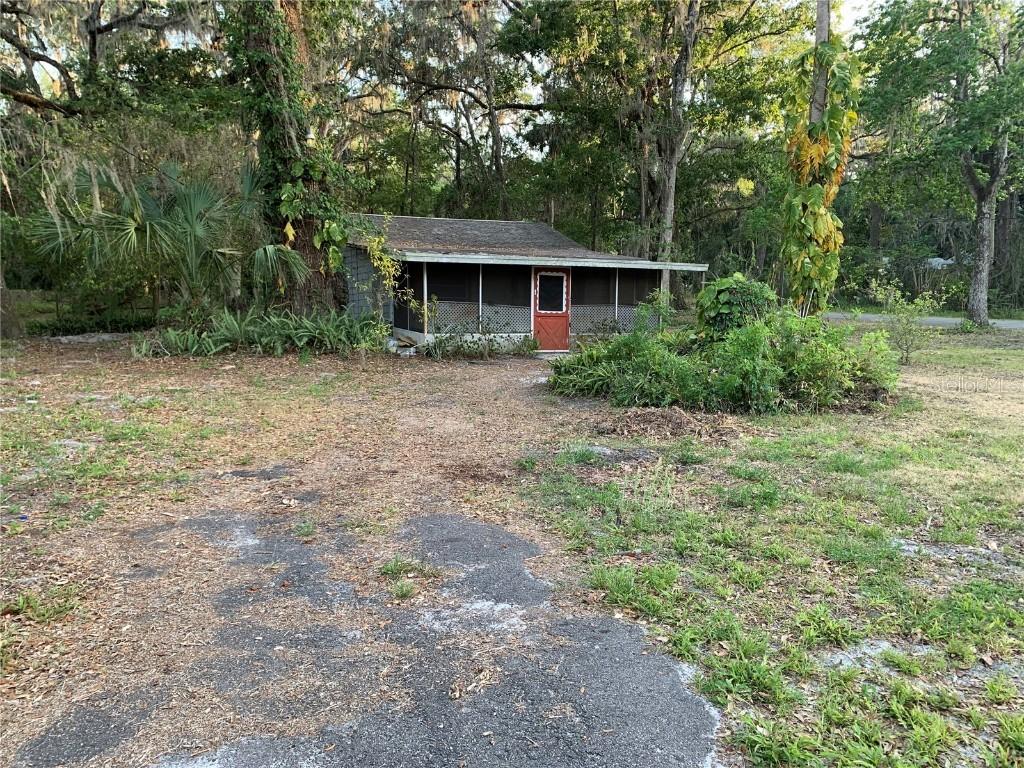 1910 Cr 412, Lake Panasoffkee, FL 33538