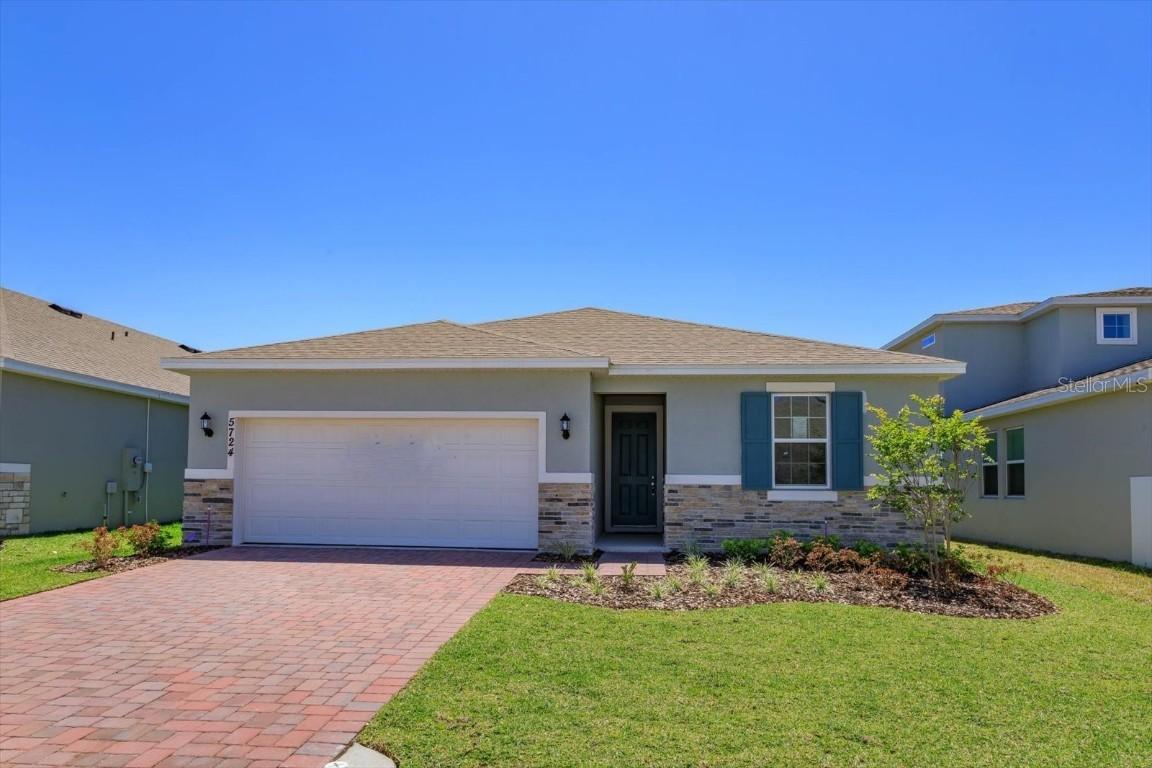 2923 Supermarine Rd., Tavares, FL 32778