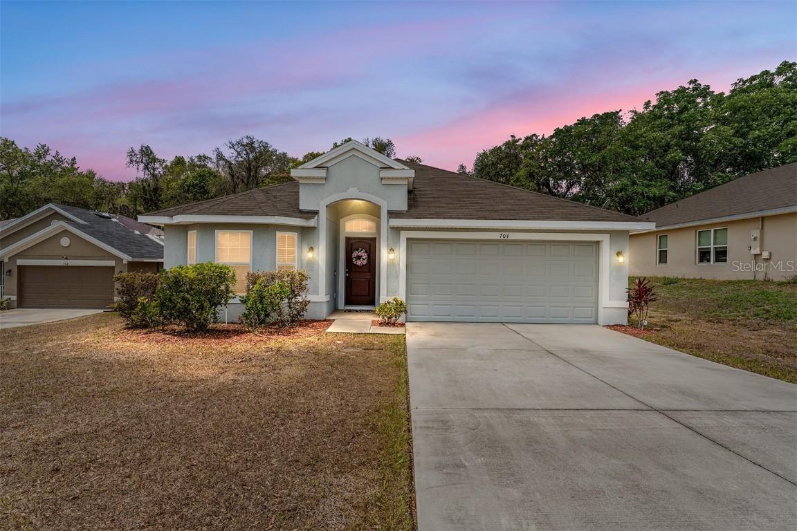 704 Chelsea Ave., Fruitland Park, FL 34731