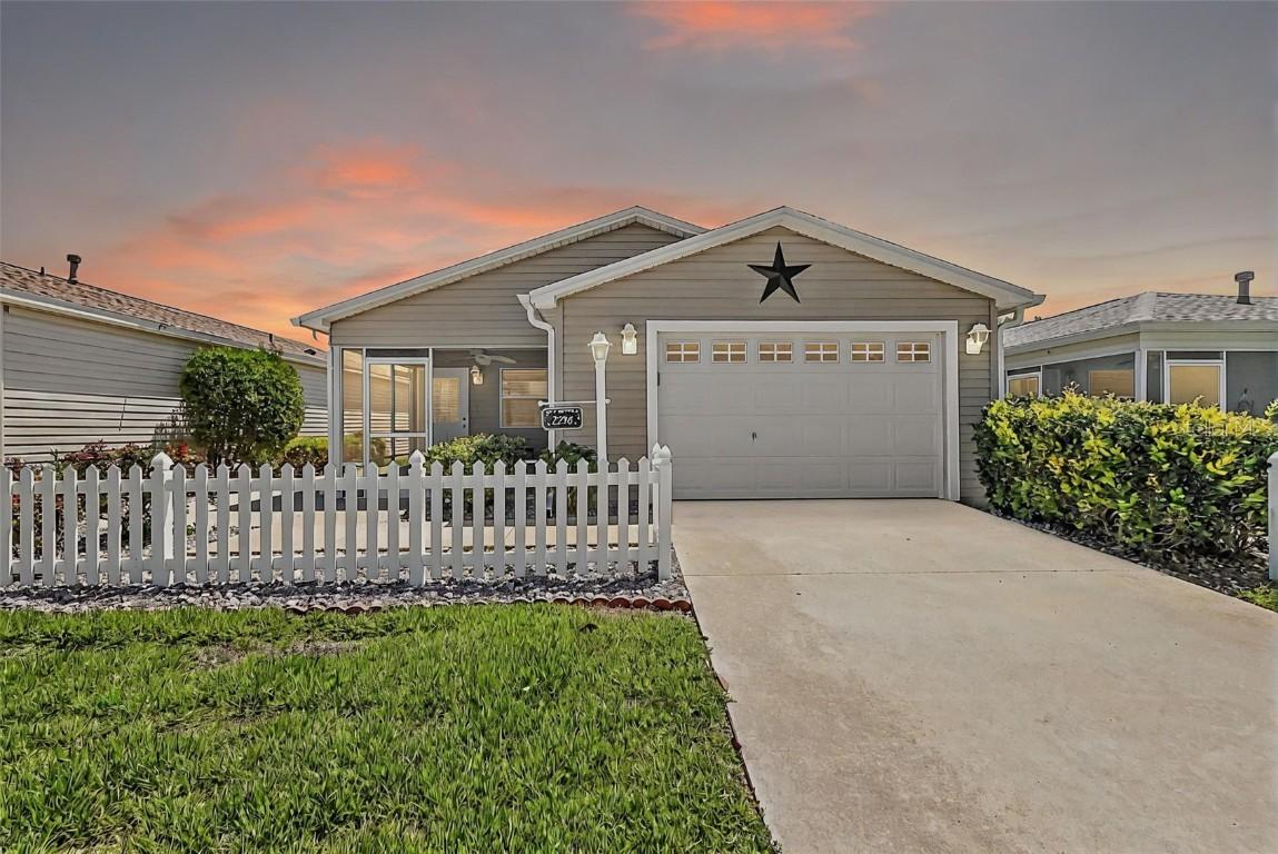 2296 Whisper St., The Villages, FL 32162