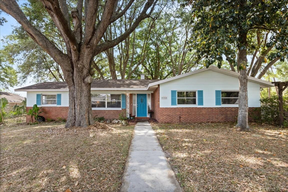 9752 County Road 121, Wildwood, FL 34785