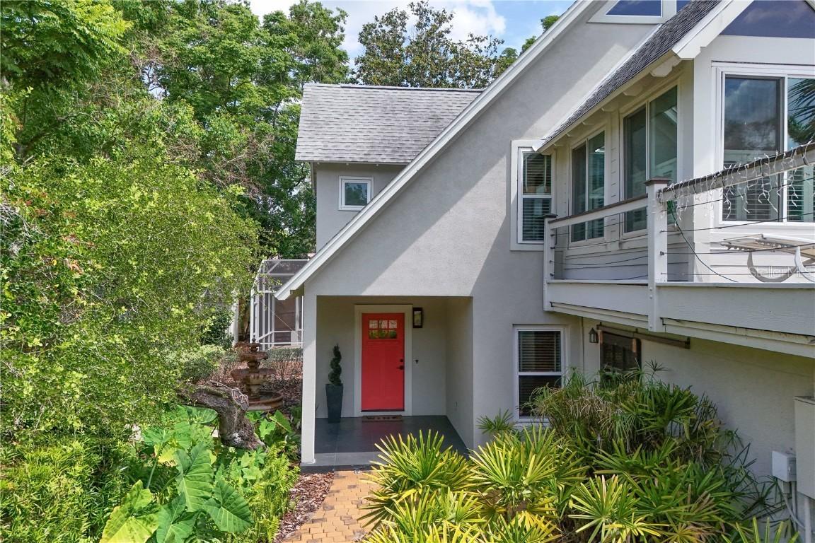 421 W 10th Ave., Mount Dora, FL 32757