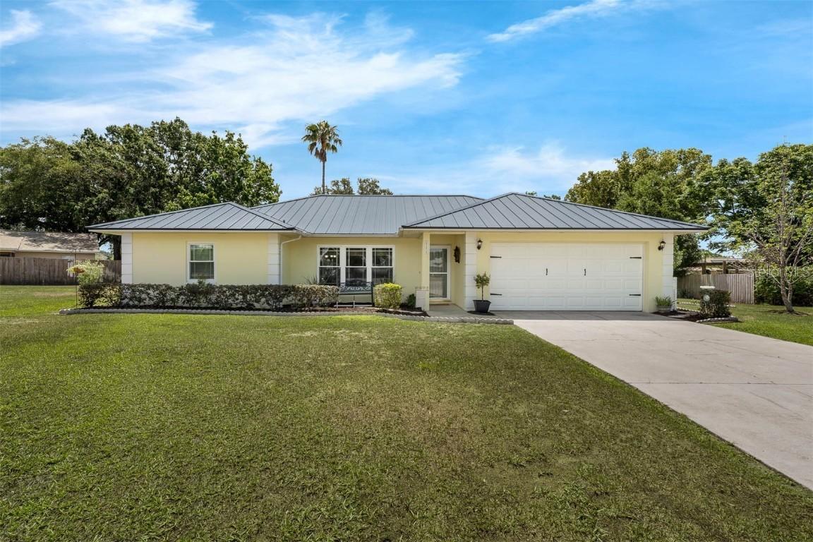 111 Ridgeview Cir., Eustis, FL 32726