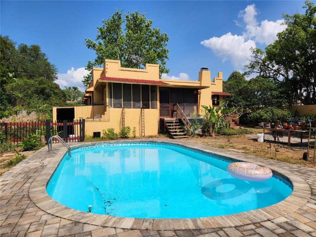 308 Sunnyside Dr, Leesburg, FL 34748