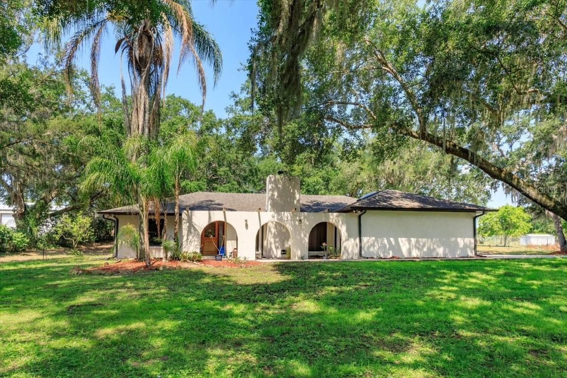 6750 Sunnyside Dr., Leesburg, FL 34748