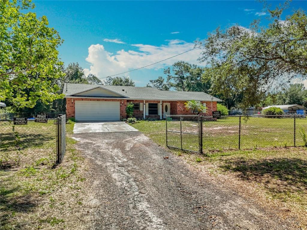 27610 Debbie Rd., Okahumpka, FL 34762