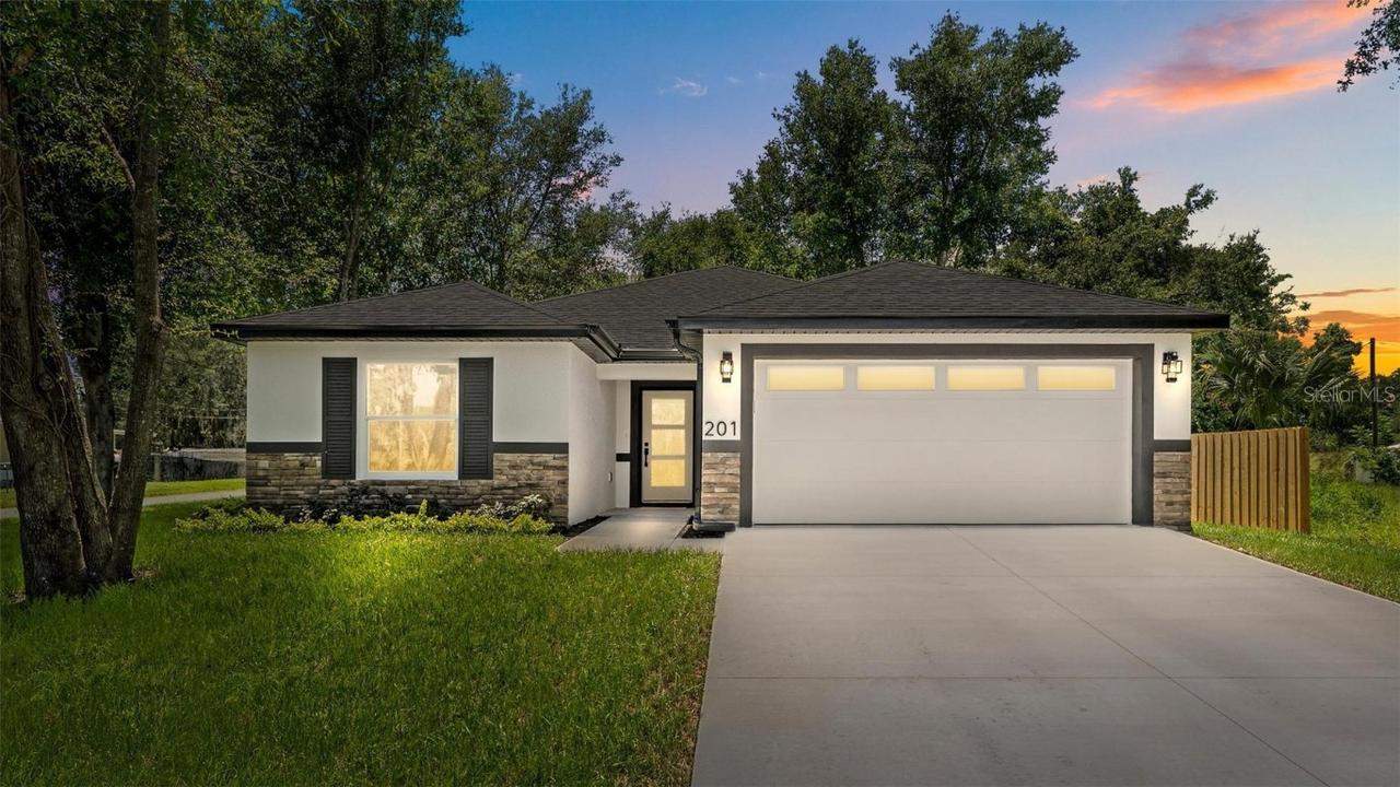 201 Hillside Ave., Umatilla, FL 32784