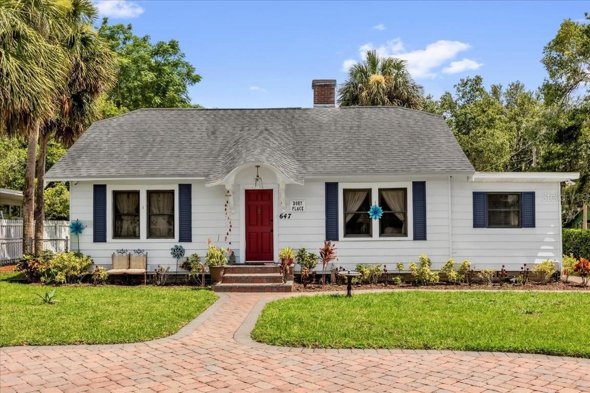 647 E 3rd Ave, Mount Dora, FL 32757