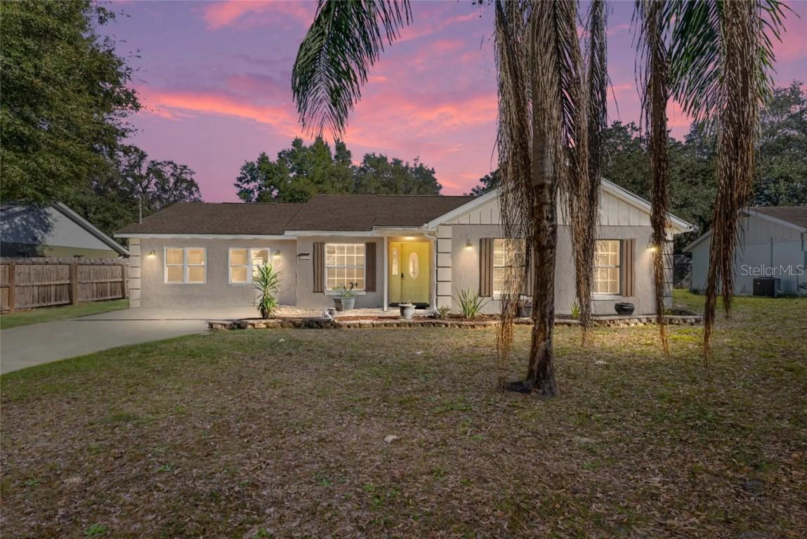 40140 Palm St., Lady Lake, FL 32159
