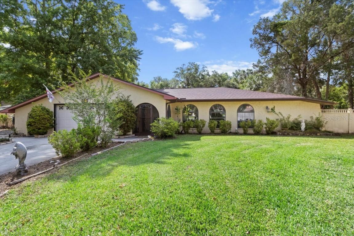 22 Palm Circle Dr., Inglis, FL 34449