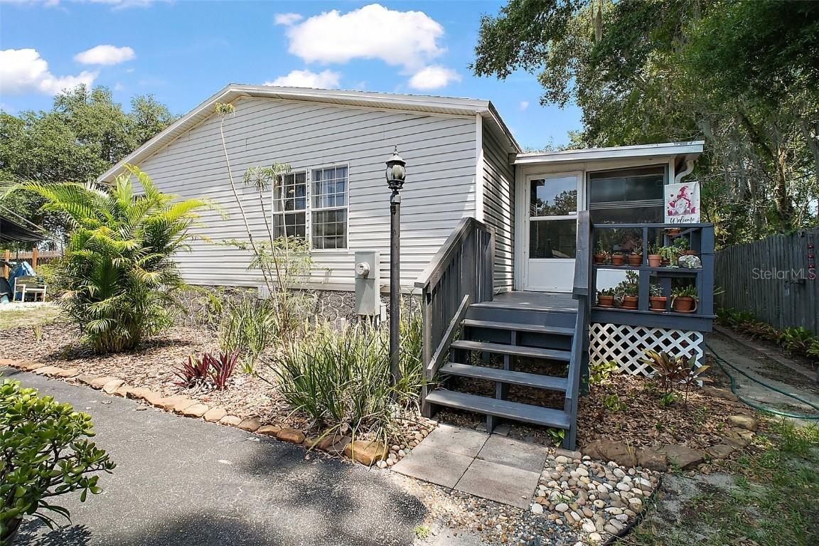 13137 Kansas Ave., Astatula, FL 34705
