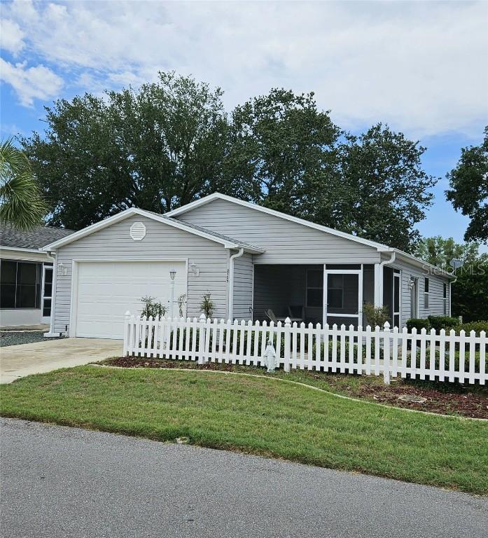 2105 Escobar Ave., The Villages, FL 32159