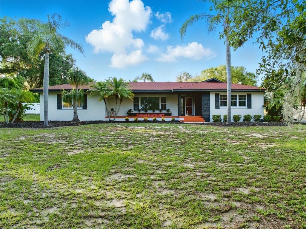 9269 Silver Lake Dr., Leesburg, FL 34788