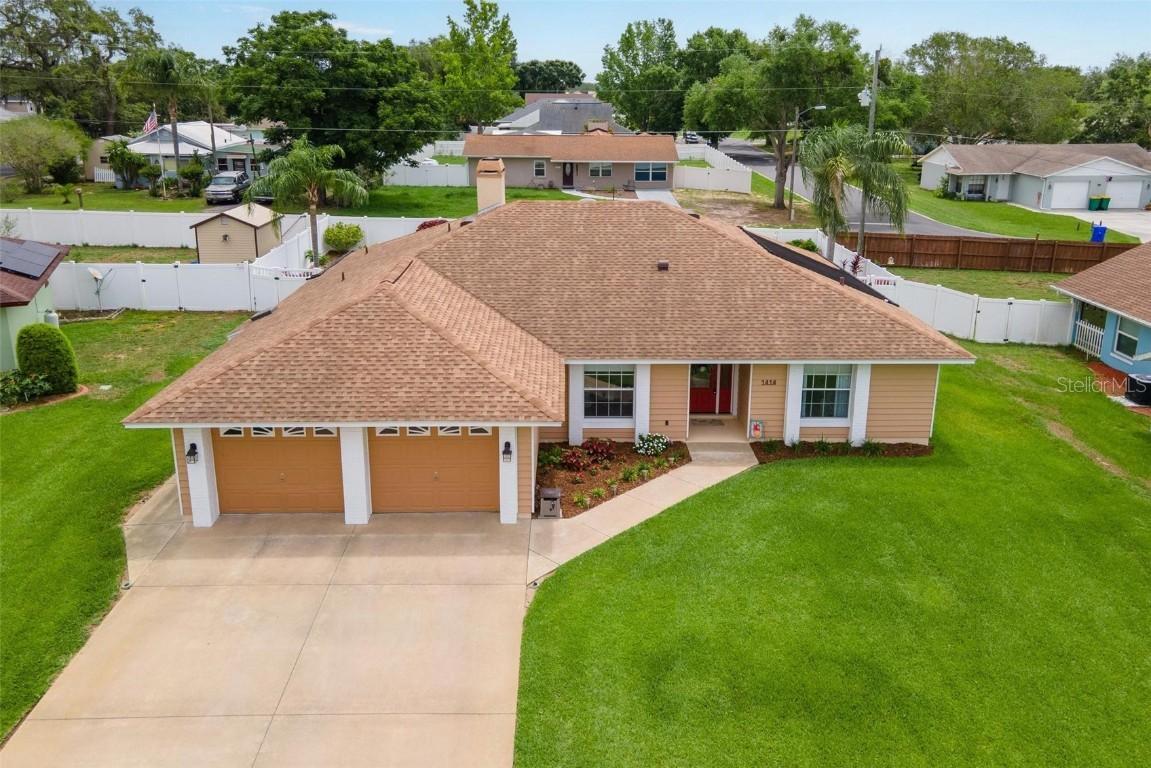 1414 Cove Pl., Tavares, FL 32778