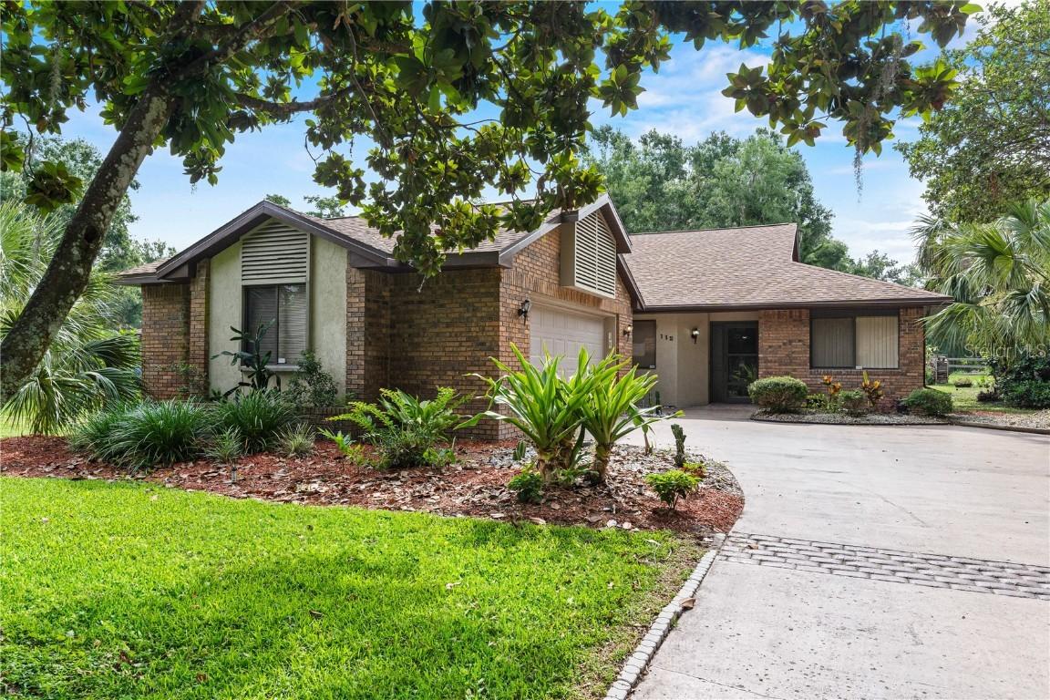 112 Waterwood Dr., Yalaha, FL 34797