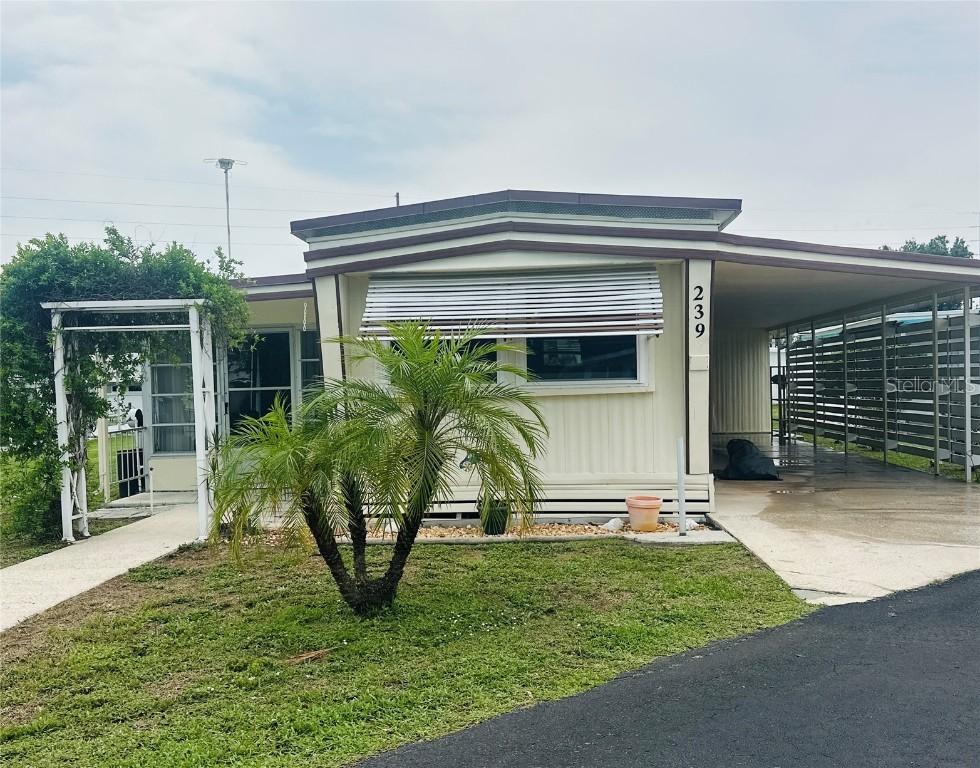 239 Rue De Fontaine, Tavares, FL 32778
