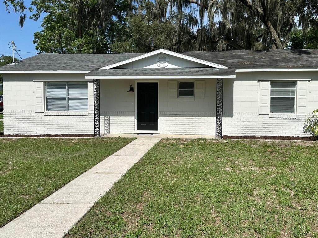 460 Wisteria Ave., Umatilla, FL 32784