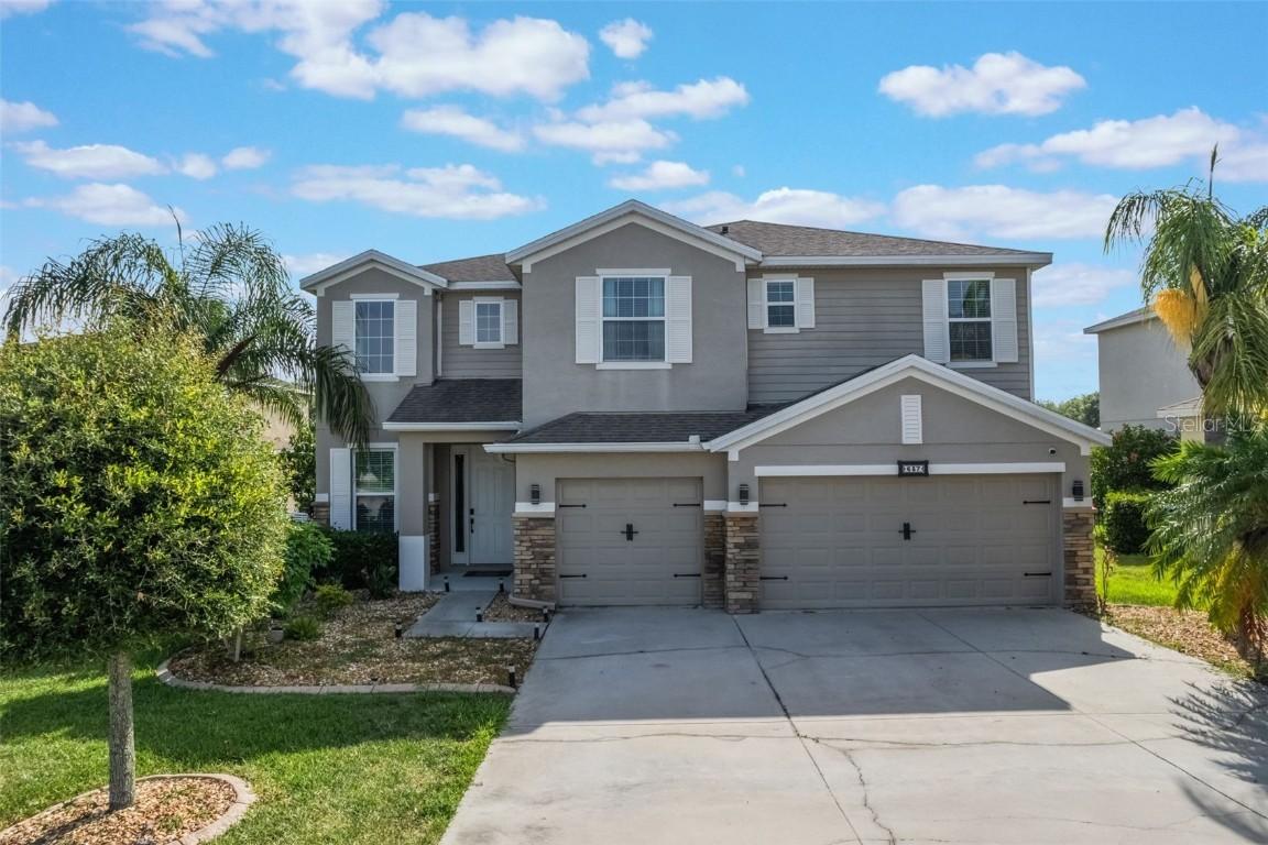 637 Neptune Dr., Groveland, FL 34736