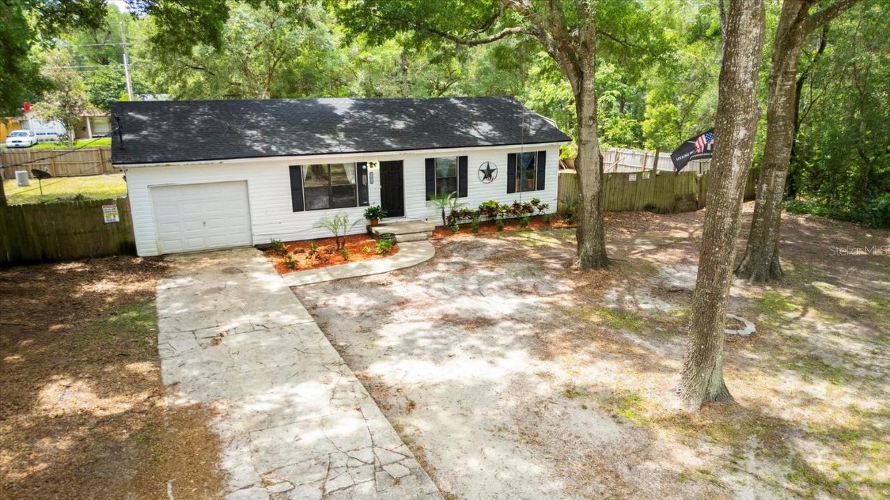 25824 Shawnee St., Sorrento, FL 32776
